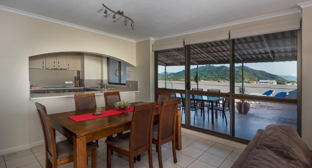 קאירנס Coral Towers Holiday Suites מראה חיצוני תמונה