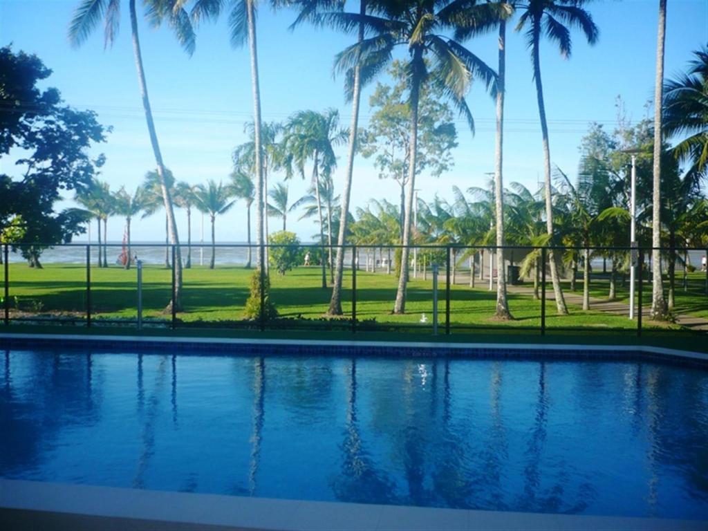 קאירנס Coral Towers Holiday Suites מראה חיצוני תמונה